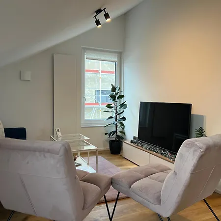 Sonnenhalde- Moderne Wohnung- 3 Schlafzimmer- Neubau-ruhige Lage Appartamento *