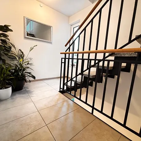 Sonnenhalde- Moderne Wohnung- 3 Schlafzimmer- Neubau-ruhige Lage *